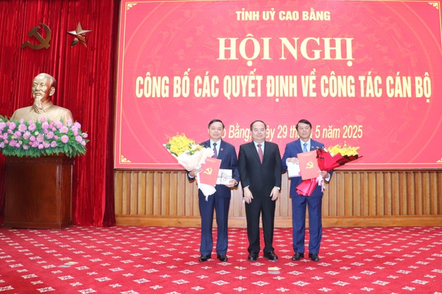 Chủ tịch tỉnh Cao Bằng xin nghỉ hưu trước tuổi- Ảnh 1. Chủ tịch tỉnh Cao Bằng xin nghỉ hưu trước tuổi- Ảnh 1.