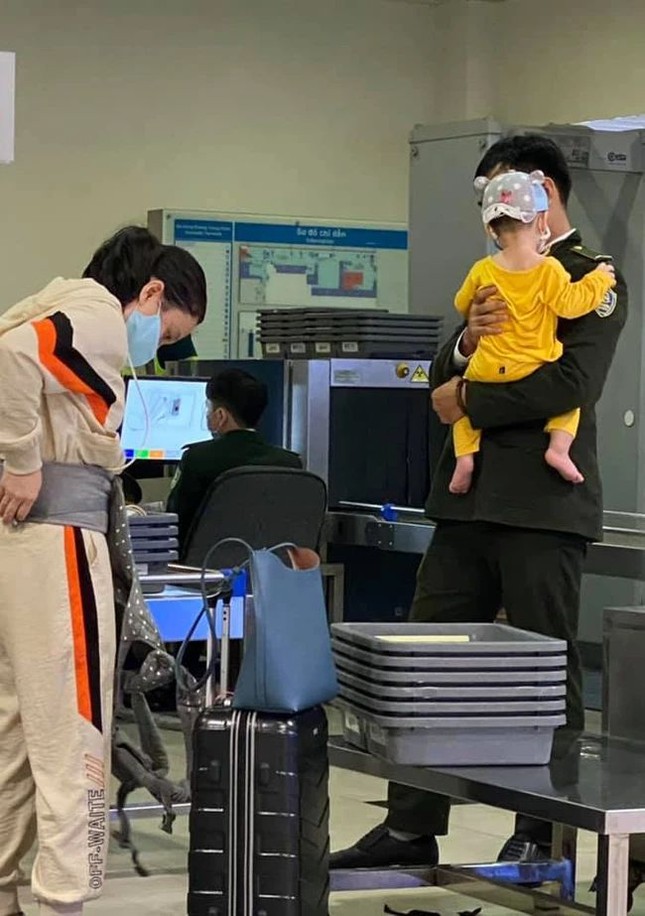 Khách có con nhỏ được hỗ trợ thế nào khi đi máy bay?- Ảnh 2. Khách có con nhỏ được hỗ trợ thế nào khi đi máy bay?- Ảnh 2.