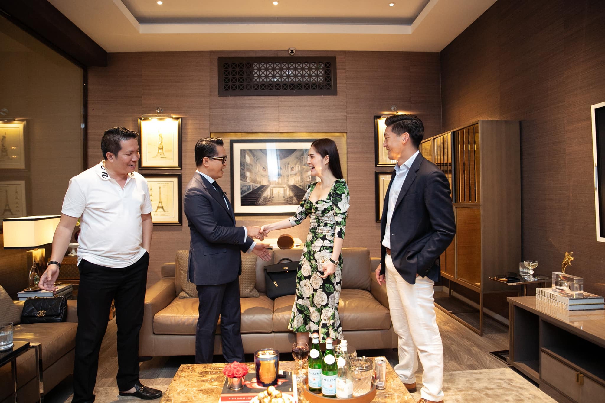 Thông báo chính thức của Thái Công về biệt thự 400 tỷ và Đoàn Di Băng- Ảnh 1. Thông báo chính thức của Thái Công về biệt thự 400 tỷ và Đoàn Di Băng- Ảnh 1.