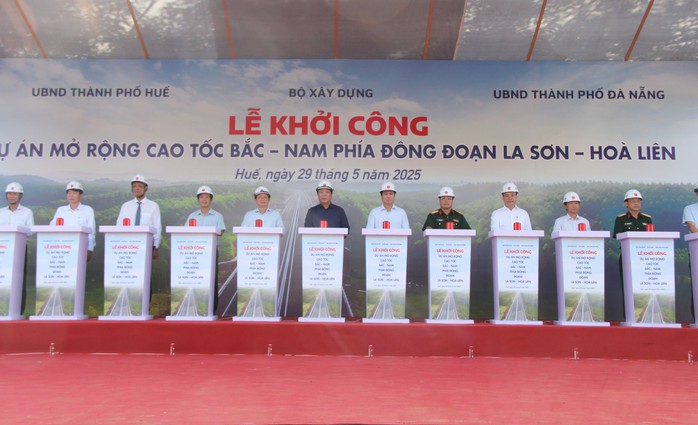 Khởi công dự án mở rộng cao tốc La Sơn – Hòa Liên, tổng vốn đầu tư hơn 3.000 tỉ đồng- Ảnh 2. Khởi công dự án mở rộng cao tốc La Sơn – Hòa Liên, tổng vốn đầu tư hơn 3.000 tỉ đồng- Ảnh 2.