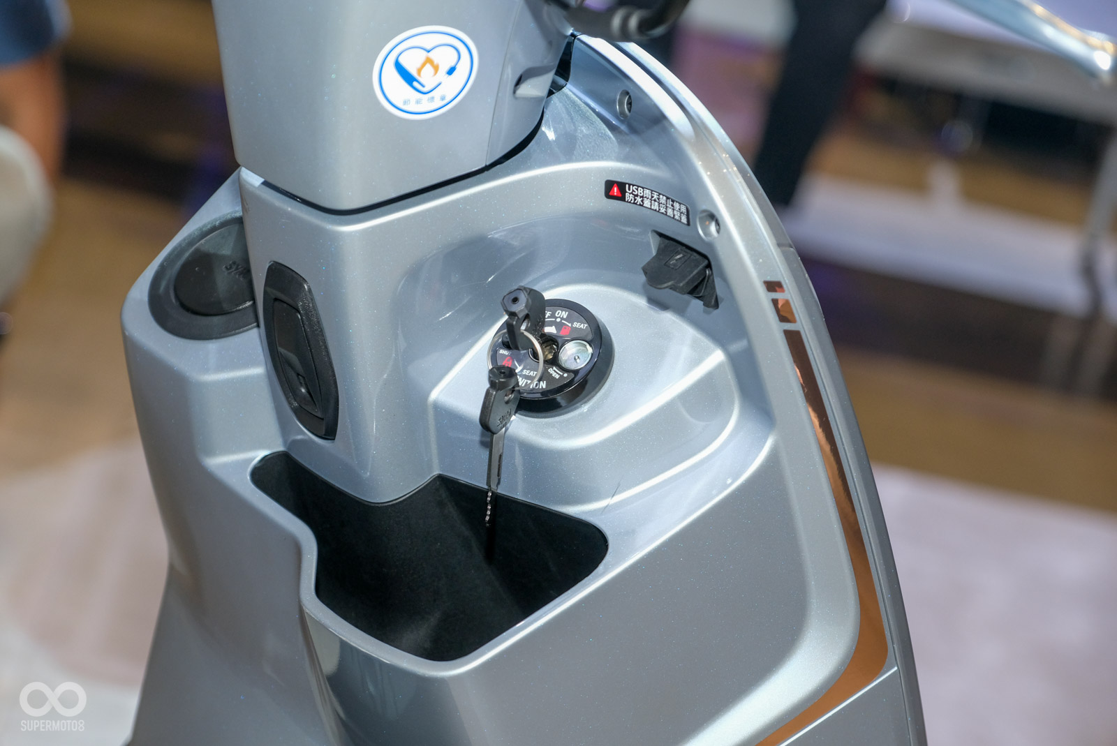 Cận cảnh mẫu xe tay ga 158cc của SYM: Đẹp như Vespa, thực dụng như Honda- Ảnh 5. Cận cảnh mẫu xe tay ga 158cc của SYM: Đẹp như Vespa, thực dụng như Honda- Ảnh 5.