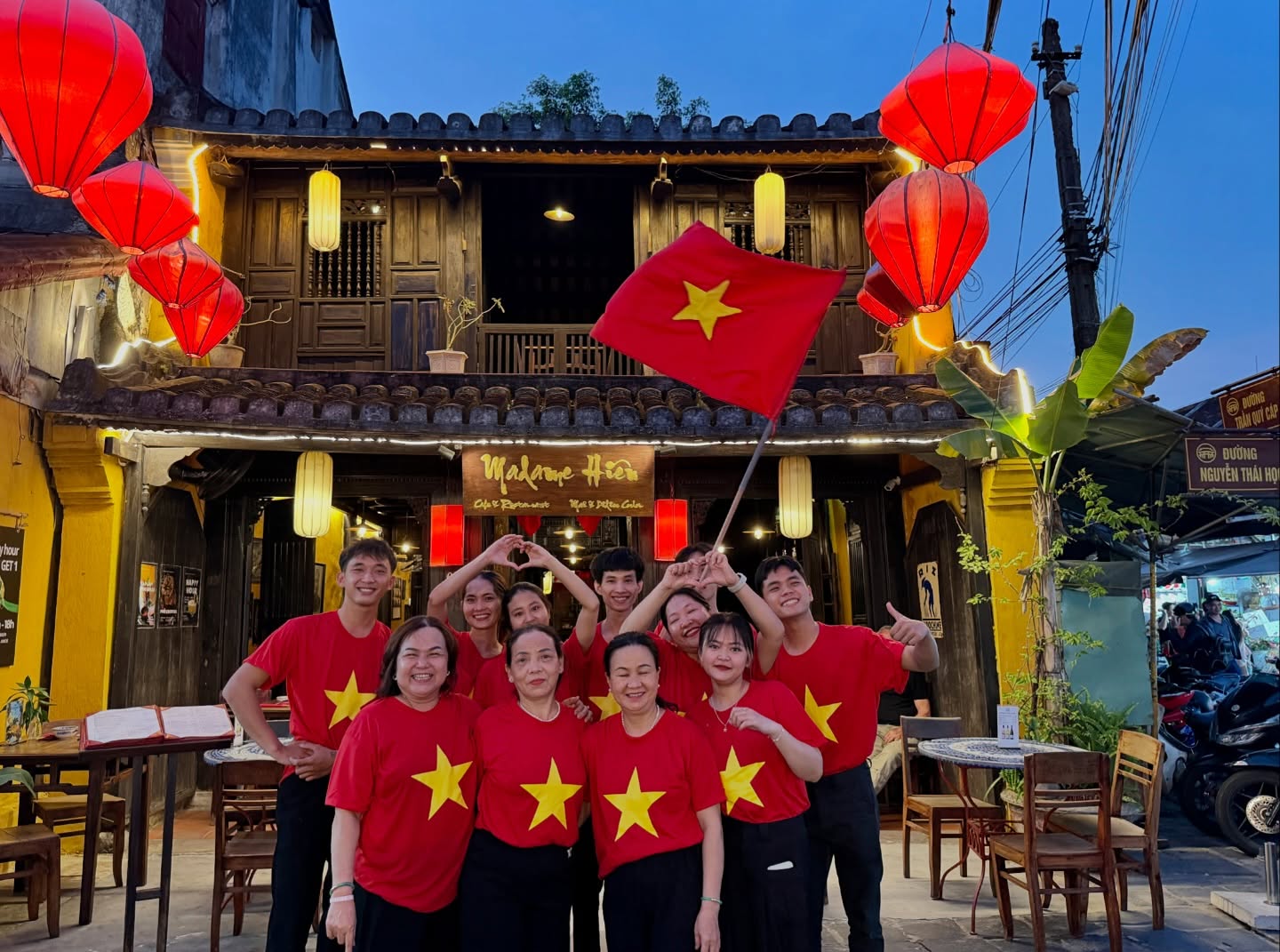 Nhà hàng vừa tiếp đón Tổng thống Pháp: Hoạt động gần 1 thế kỷ, Tim Cook, Lưu Diệc Phi cũng từng dùng bữa ở đây!- Ảnh 8. Nhà hàng vừa tiếp đón Tổng thống Pháp: Hoạt động gần 1 thế kỷ, Tim Cook, Lưu Diệc Phi cũng từng dùng bữa ở đây!- Ảnh 8.