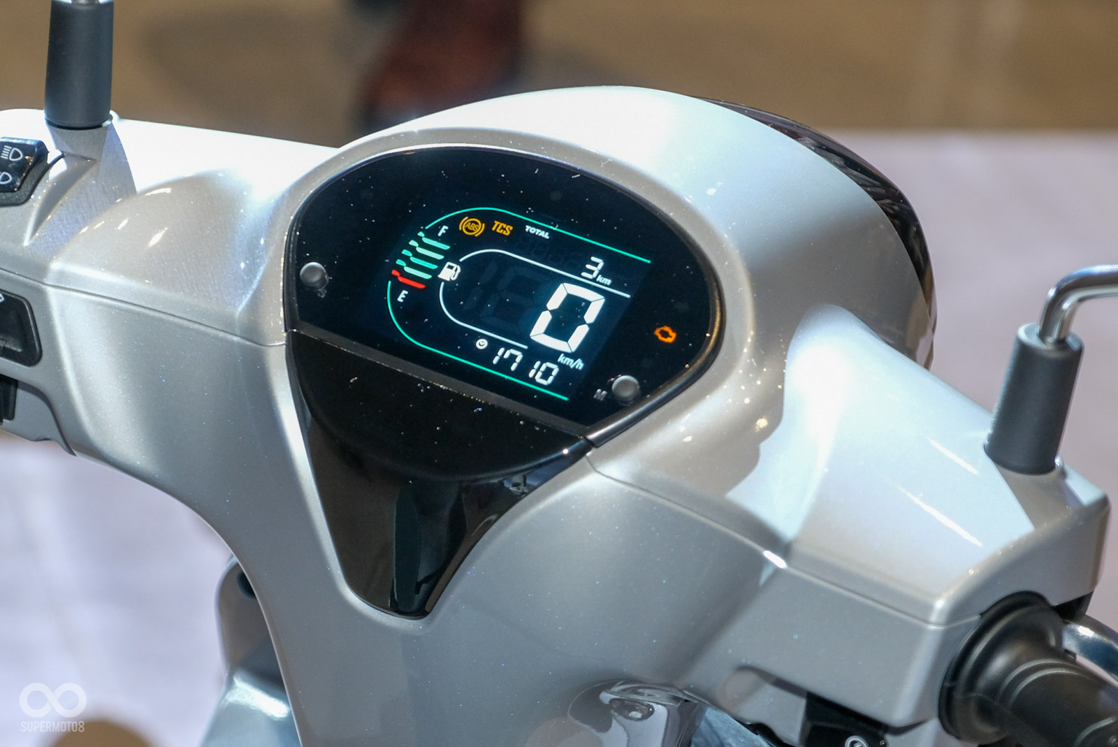 Cận cảnh mẫu xe tay ga 158cc của SYM: Đẹp như Vespa, thực dụng như Honda- Ảnh 4. Cận cảnh mẫu xe tay ga 158cc của SYM: Đẹp như Vespa, thực dụng như Honda- Ảnh 4.