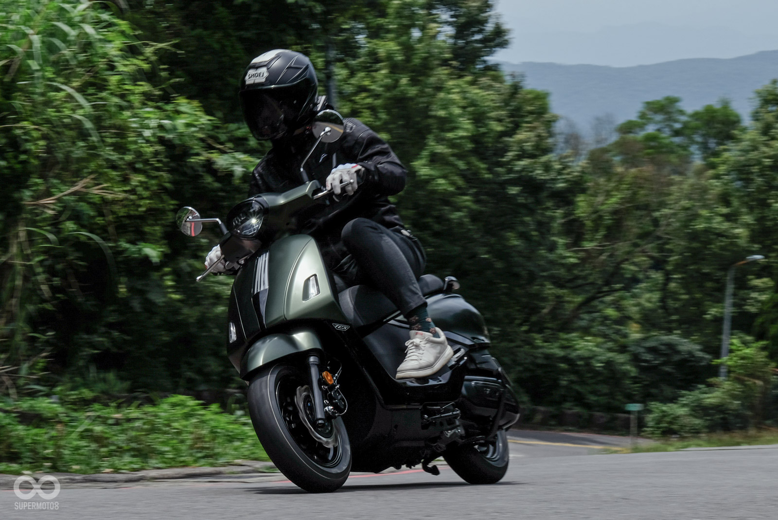 Cận cảnh mẫu xe tay ga 158cc của SYM: Đẹp như Vespa, thực dụng như Honda- Ảnh 3. Cận cảnh mẫu xe tay ga 158cc của SYM: Đẹp như Vespa, thực dụng như Honda- Ảnh 3.