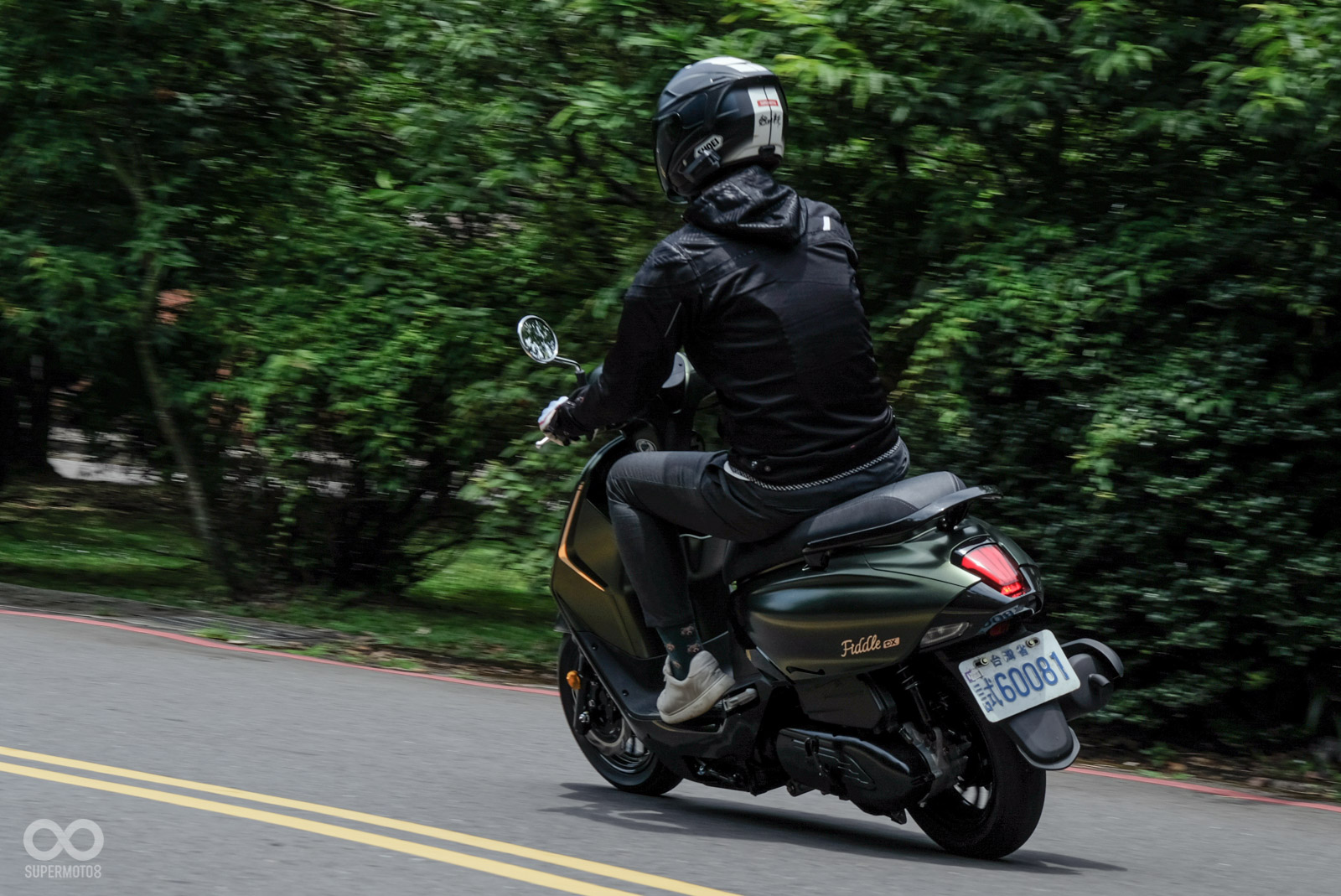 Cận cảnh mẫu xe tay ga 158cc của SYM: Đẹp như Vespa, thực dụng như Honda- Ảnh 9. Cận cảnh mẫu xe tay ga 158cc của SYM: Đẹp như Vespa, thực dụng như Honda- Ảnh 9.