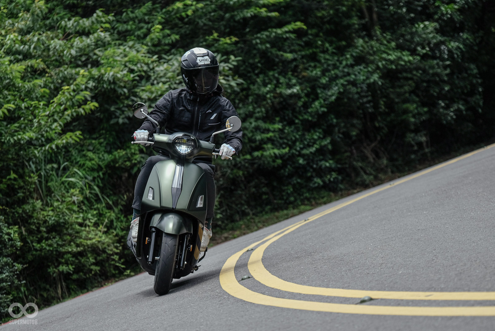 Cận cảnh mẫu xe tay ga 158cc của SYM: Đẹp như Vespa, thực dụng như Honda- Ảnh 8. Cận cảnh mẫu xe tay ga 158cc của SYM: Đẹp như Vespa, thực dụng như Honda- Ảnh 8.