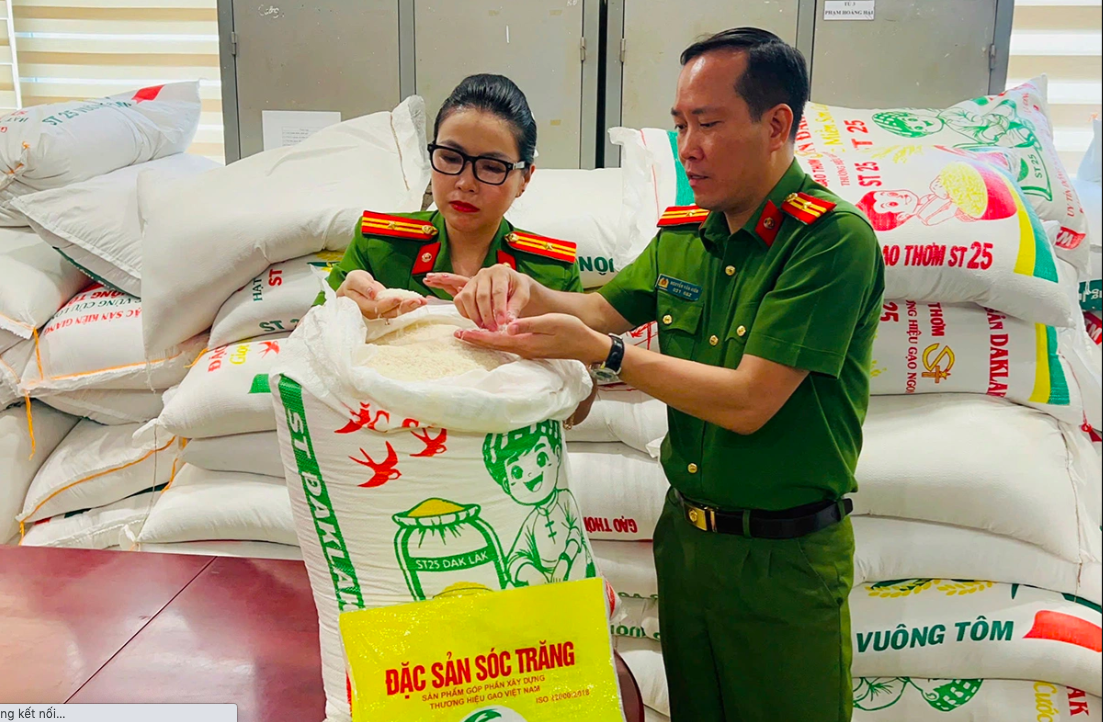 Hơn 17 tấn gạo ST25 giả bị bán ra thị trường- Ảnh 1. Hơn 17 tấn gạo ST25 giả bị bán ra thị trường- Ảnh 1.