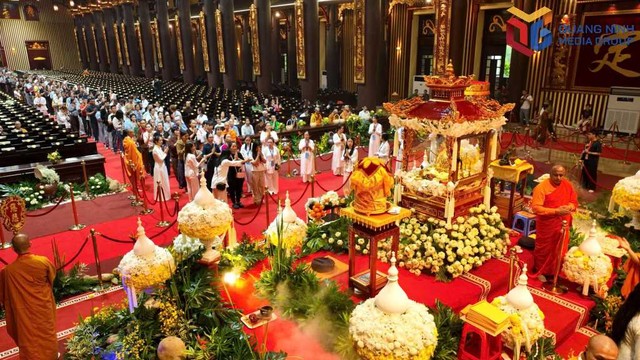 Trong 4 ngày, hơn 1 triệu lượt người tham dự sự kiện chưa từng có tại Quảng Ninh- Ảnh 1. Trong 4 ngày, hơn 1 triệu lượt người tham dự sự kiện chưa từng có tại Quảng Ninh- Ảnh 1.