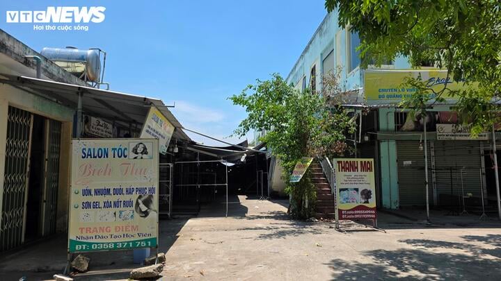 Giá thuê mặt bằng ở chợ đột ngột tăng vọt, hàng trăm tiểu thương điêu đứng- Ảnh 3. Giá thuê mặt bằng ở chợ đột ngột tăng vọt, hàng trăm tiểu thương điêu đứng- Ảnh 3.