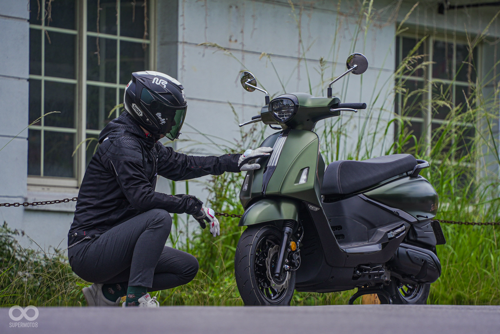 Cận cảnh mẫu xe tay ga 158cc của SYM: Đẹp như Vespa, thực dụng như Honda- Ảnh 11. Cận cảnh mẫu xe tay ga 158cc của SYM: Đẹp như Vespa, thực dụng như Honda- Ảnh 11.