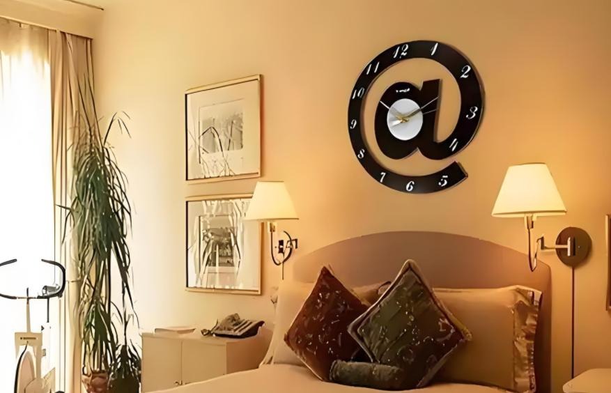 Đồng hồ và gương trong nhà: Đặt sai vị trí là rước họa, đặt đúng thì thuận phong thủy, hút tiền vào như nước- Ảnh 1. Đồng hồ và gương trong nhà: Đặt sai vị trí là rước họa, đặt đúng thì thuận phong thủy, hút tiền vào như nước- Ảnh 1.