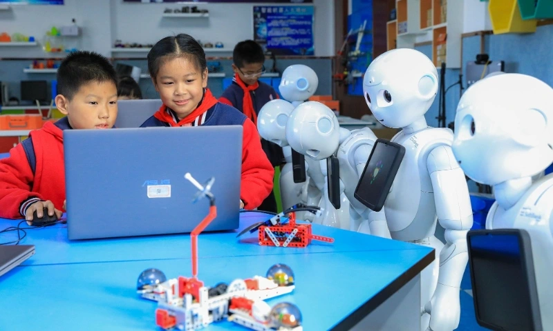 Học sinh và giáo viên Đông Nam Á thích ứng với AI trong kỷ nguyên số- Ảnh 1. Học sinh và giáo viên Đông Nam Á thích ứng với AI trong kỷ nguyên số- Ảnh 1.