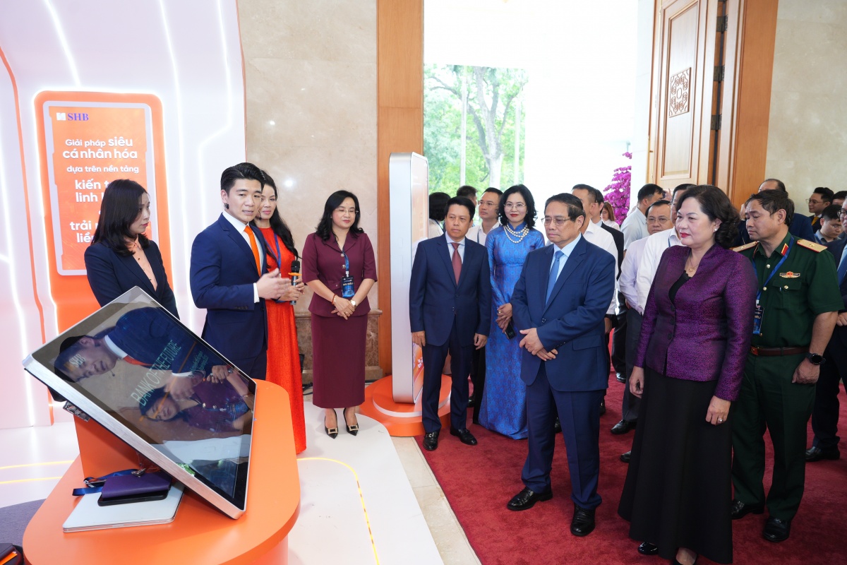 Thủ tướng mong ngành ngân hàng 'mở lòng ra một chút nữa', giảm thêm lãi suất cho gói tín dụng 500.000 tỷ- Ảnh 3. Thủ tướng mong ngành ngân hàng 'mở lòng ra một chút nữa', giảm thêm lãi suất cho gói tín dụng 500.000 tỷ- Ảnh 3.