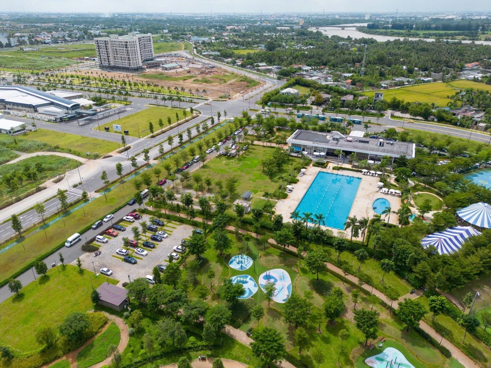 Một doanh nghiệp lớn phía Nam kỳ vọng có thêm quỹ đất, mở rộng ra thị trường miền Bắc- Ảnh 1. Một doanh nghiệp lớn phía Nam kỳ vọng có thêm quỹ đất, mở rộng ra thị trường miền Bắc- Ảnh 1.