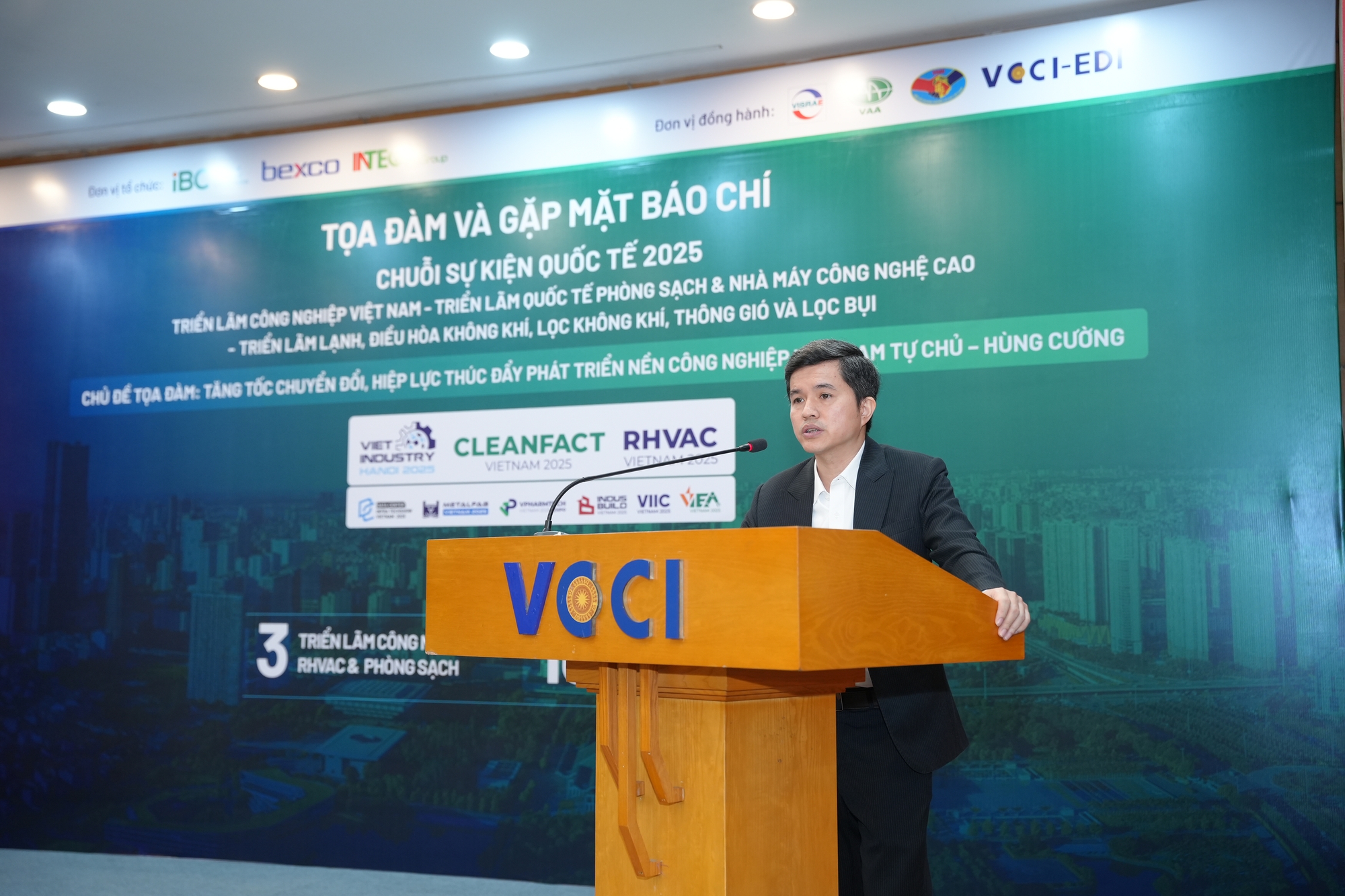 Nghị quyết 68 mở ra điểm đột phá chưa từng có ở Việt Nam: “VinGroup, Hòa Phát, FPT chính là ví dụ”- Ảnh 2. Nghị quyết 68 mở ra điểm đột phá chưa từng có ở Việt Nam: “VinGroup, Hòa Phát, FPT chính là ví dụ”- Ảnh 2.