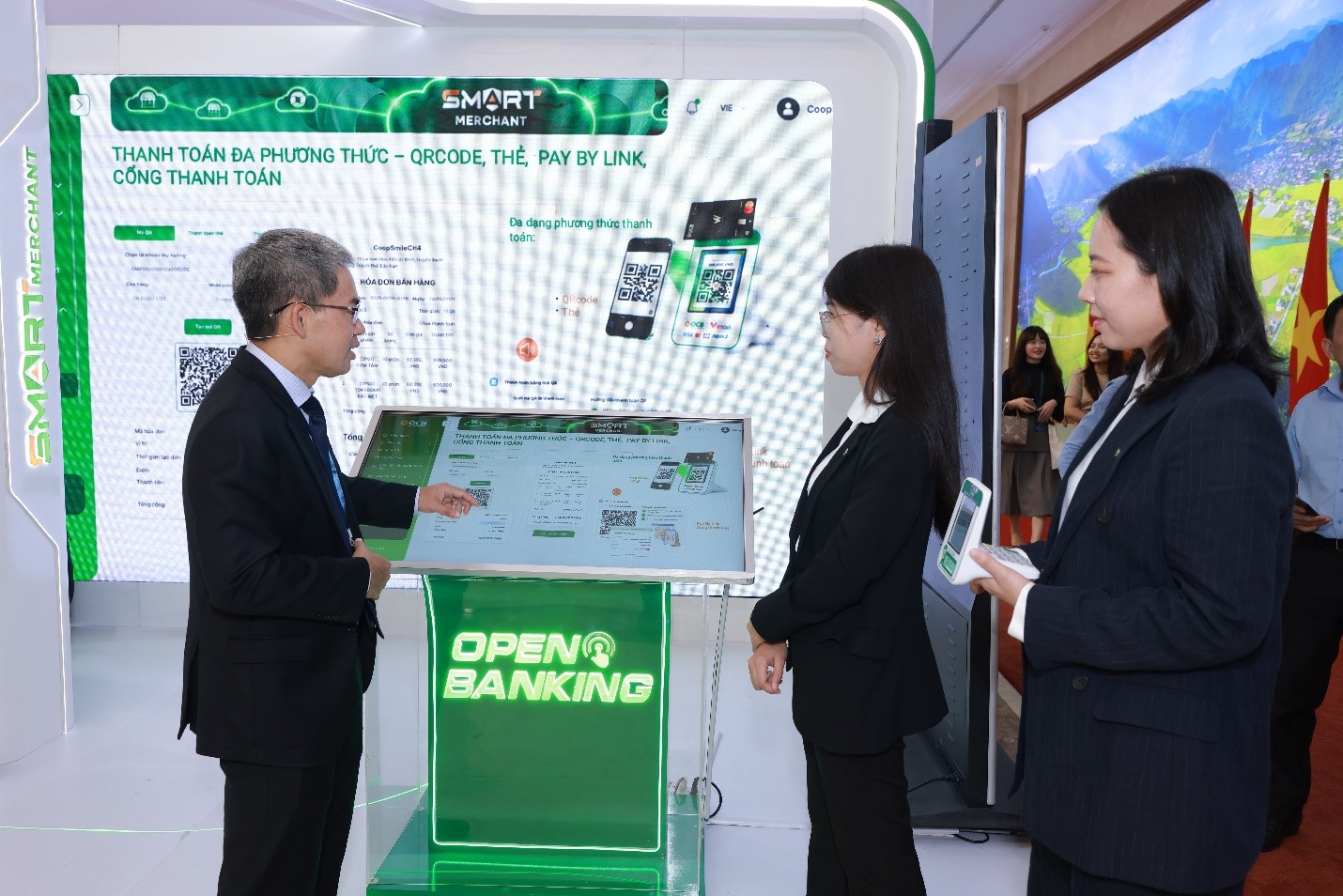 Giải pháp tài chính số OCB nổi bật tại sự kiện chuyển đổi số ngành ngân hàng 2025- Ảnh 4. Giải pháp tài chính số OCB nổi bật tại sự kiện chuyển đổi số ngành ngân hàng 2025- Ảnh 4.