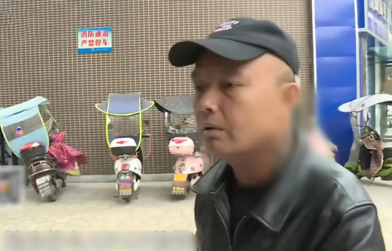 Người đàn ông gửi tiết kiệm 3,2 tỷ đồng, 16 năm sau tới rút thì ngân hàng thông báo chỉ còn đúng 5 nghìn: “Vợ anh đã lấy hết rồi”- Ảnh 3. Người đàn ông gửi tiết kiệm 3,2 tỷ đồng, 16 năm sau tới rút thì ngân hàng thông báo chỉ còn đúng 5 nghìn: “Vợ anh đã lấy hết rồi”- Ảnh 3.