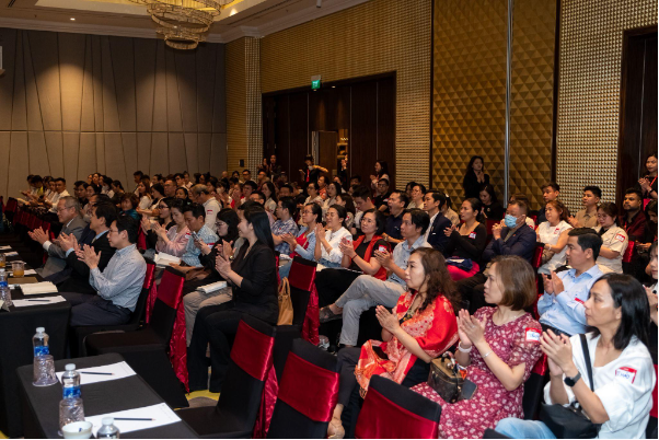 upGrad đồng hành cùng lãnh đạo Việt: Mở khóa tư duy mới tại Business Outlook 2025 - 2026- Ảnh 3. upGrad đồng hành cùng lãnh đạo Việt: Mở khóa tư duy mới tại Business Outlook 2025 - 2026- Ảnh 3.
