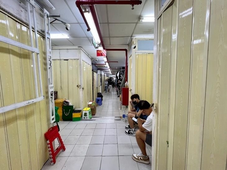 TTTM gắn đàm nội bộ báo động tiểu thương đóng cửa ngay khi Quản lý thị trường xuất hiện: Đại gia nào sở hữu?- Ảnh 2. TTTM gắn đàm nội bộ báo động tiểu thương đóng cửa ngay khi Quản lý thị trường xuất hiện: Đại gia nào sở hữu?- Ảnh 2.