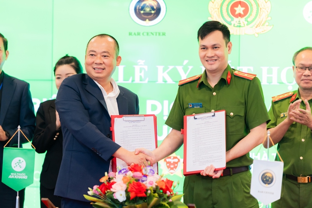 CEO Đoàn Văn Hiểu Em: Chuỗi nhà thuốc An Khang từng bỏ lỡ cơ hội lớn, nay trở lại với 'cơ hội vàng thứ 2' cùng Thế Giới Di Động- Ảnh 1. CEO Đoàn Văn Hiểu Em: Chuỗi nhà thuốc An Khang từng bỏ lỡ cơ hội lớn, nay trở lại với 'cơ hội vàng thứ 2' cùng Thế Giới Di Động- Ảnh 1.