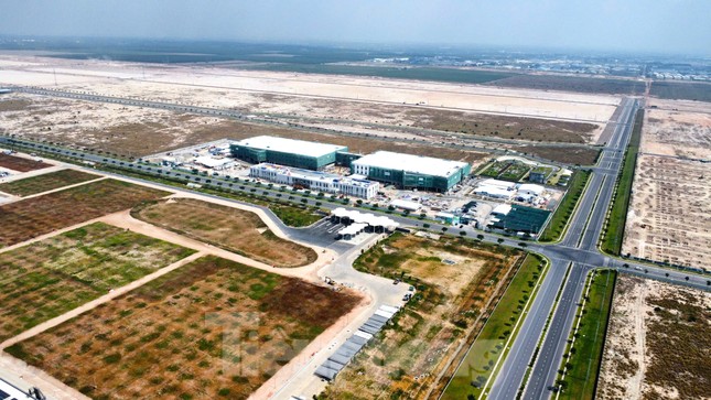 Doanh nghiệp ám ảnh vì 'đói' vốn, 'khát' đất- Ảnh 1. Doanh nghiệp ám ảnh vì 'đói' vốn, 'khát' đất- Ảnh 1.