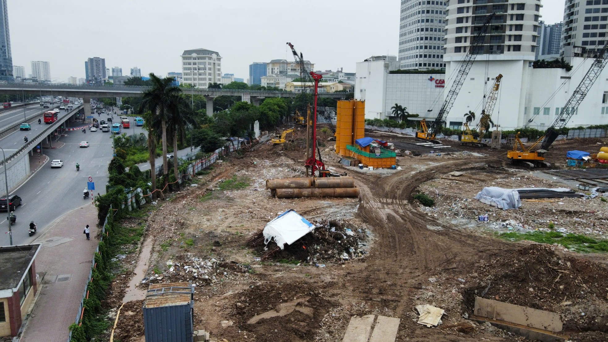 Cận cảnh khu 'đất vàng' 3 mặt tiền ở Hà Nội được đổi chủ sau nhiều năm bỏ hoang- Ảnh 2. Cận cảnh khu 'đất vàng' 3 mặt tiền ở Hà Nội được đổi chủ sau nhiều năm bỏ hoang- Ảnh 2.