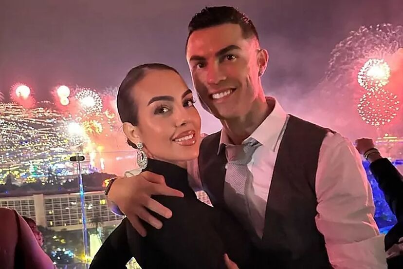 5 nàng WAG kiếm tiền giỏi nhất thế giới: Bạn gái Ronaldo và vợ Messi góp mặt, nhưng đều xếp sau một người- Ảnh 5. 5 nàng WAG kiếm tiền giỏi nhất thế giới: Bạn gái Ronaldo và vợ Messi góp mặt, nhưng đều xếp sau một người- Ảnh 5.