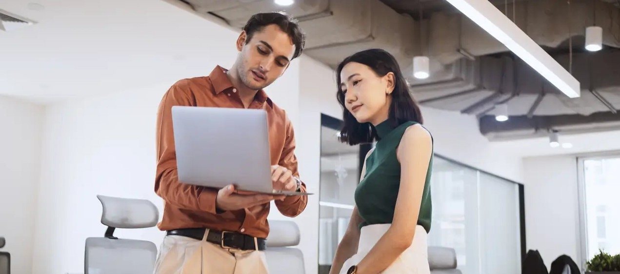 Số lượng công việc không cần kinh nghiệm giảm, 50% Gen Z coi đại học là ‘lãng phí tiền bạc’, lo ngại về tương lai- Ảnh 3. Số lượng công việc không cần kinh nghiệm giảm, 50% Gen Z coi đại học là ‘lãng phí tiền bạc’, lo ngại về tương lai- Ảnh 3.