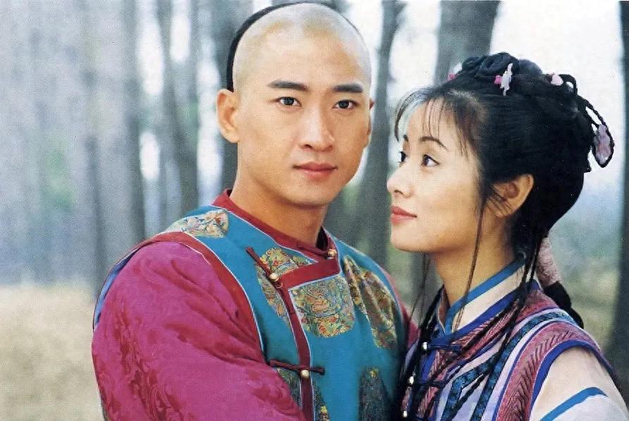 "Nhĩ Khang" Châu Kiệt ở tuổi 54: Dáng vẻ thư sinh, dung mạo như chưa từng thay đổi suốt 20 năm- Ảnh 4. "Nhĩ Khang" Châu Kiệt ở tuổi 54: Dáng vẻ thư sinh, dung mạo như chưa từng thay đổi suốt 20 năm- Ảnh 4.