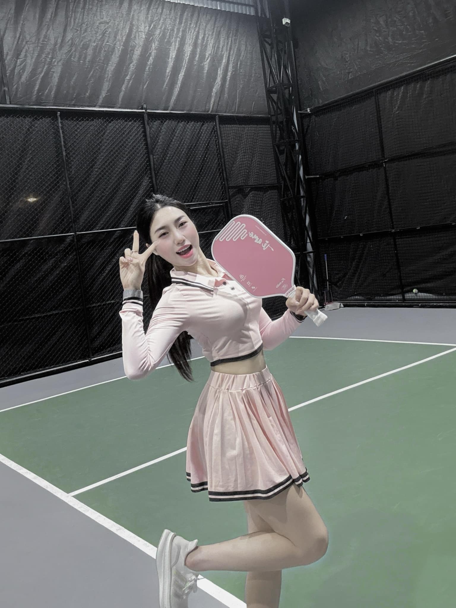 Em gái Văn Toàn chơi pickleball, chấp nhận từ vóc dáng nuột nà thành Em gái Văn Toàn chơi pickleball, chấp nhận từ vóc dáng nuột nà thành