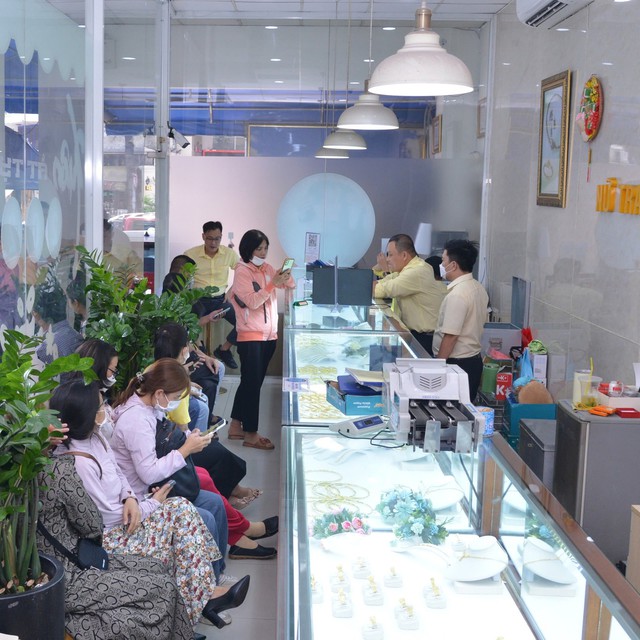 Thiếu tiền mua ô tô, người đàn ông ở Hà Nội “tất tay” 50 chỉ vàng, 2 tháng sau nhận cái kết không ngờ- Ảnh 3. Thiếu tiền mua ô tô, người đàn ông ở Hà Nội “tất tay” 50 chỉ vàng, 2 tháng sau nhận cái kết không ngờ- Ảnh 3.