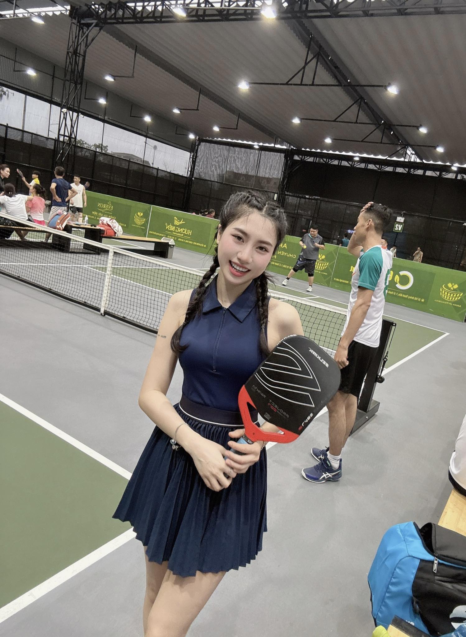 Em gái Văn Toàn chơi pickleball, chấp nhận từ vóc dáng nuột nà thành Em gái Văn Toàn chơi pickleball, chấp nhận từ vóc dáng nuột nà thành