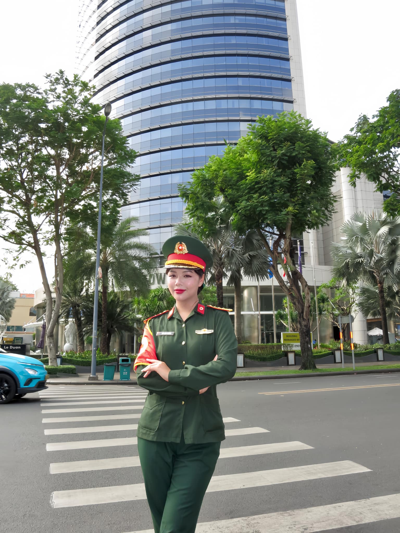 Trung úy Ngô Lâm Phương bất ngờ nổi tiếng mạng xã hội quốc tế, chính chủ lập tức có phản ứng- Ảnh 3. Trung úy Ngô Lâm Phương bất ngờ nổi tiếng mạng xã hội quốc tế, chính chủ lập tức có phản ứng- Ảnh 3.
