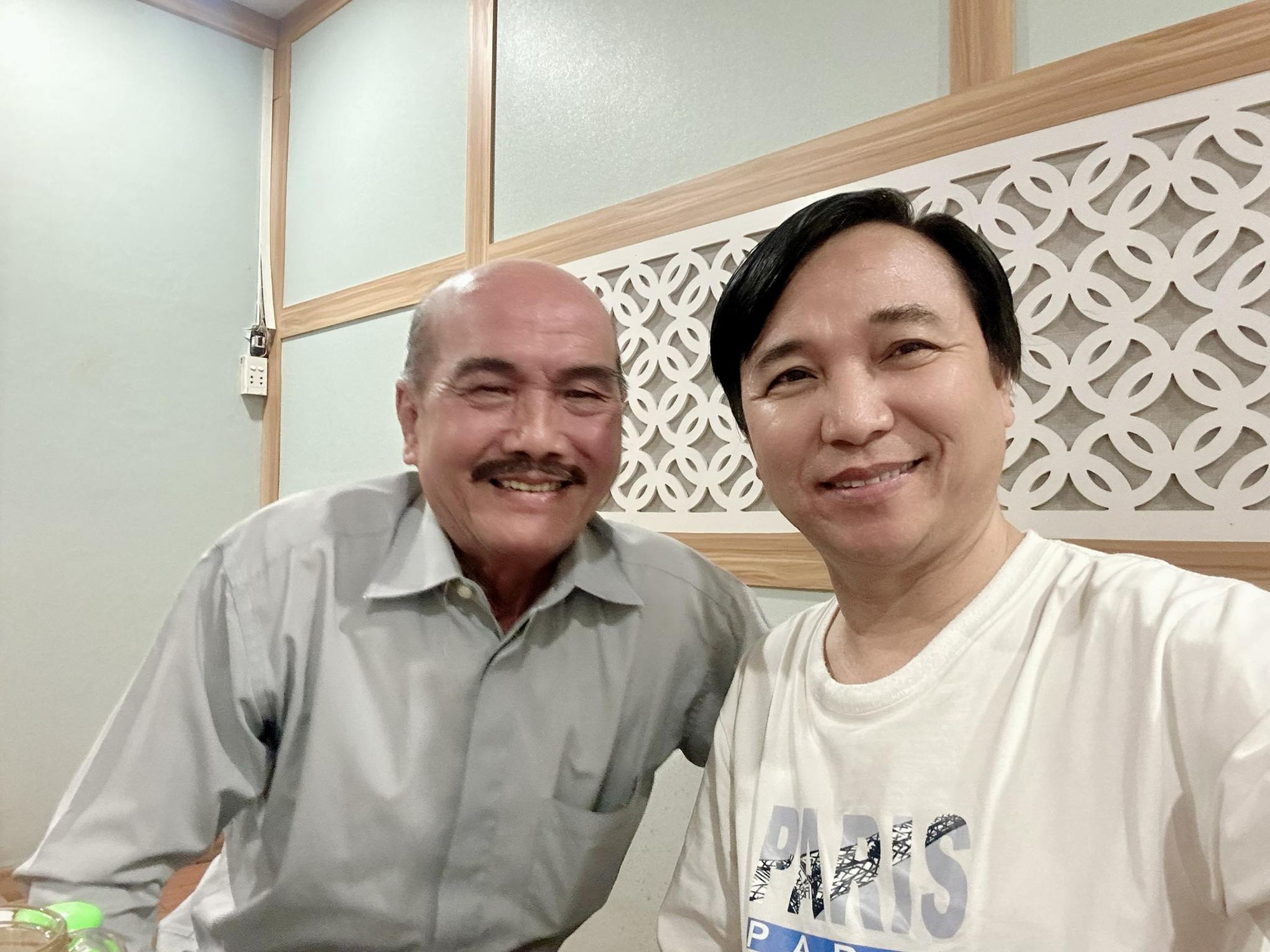 Nam nhạc sĩ vừa trả nợ cho danh hài nổi tiếng: "Ban đầu chỉ nghĩ giúp giải quyết chuyện nợ nần"- Ảnh 2. Nam nhạc sĩ vừa trả nợ cho danh hài nổi tiếng: "Ban đầu chỉ nghĩ giúp giải quyết chuyện nợ nần"- Ảnh 2.
