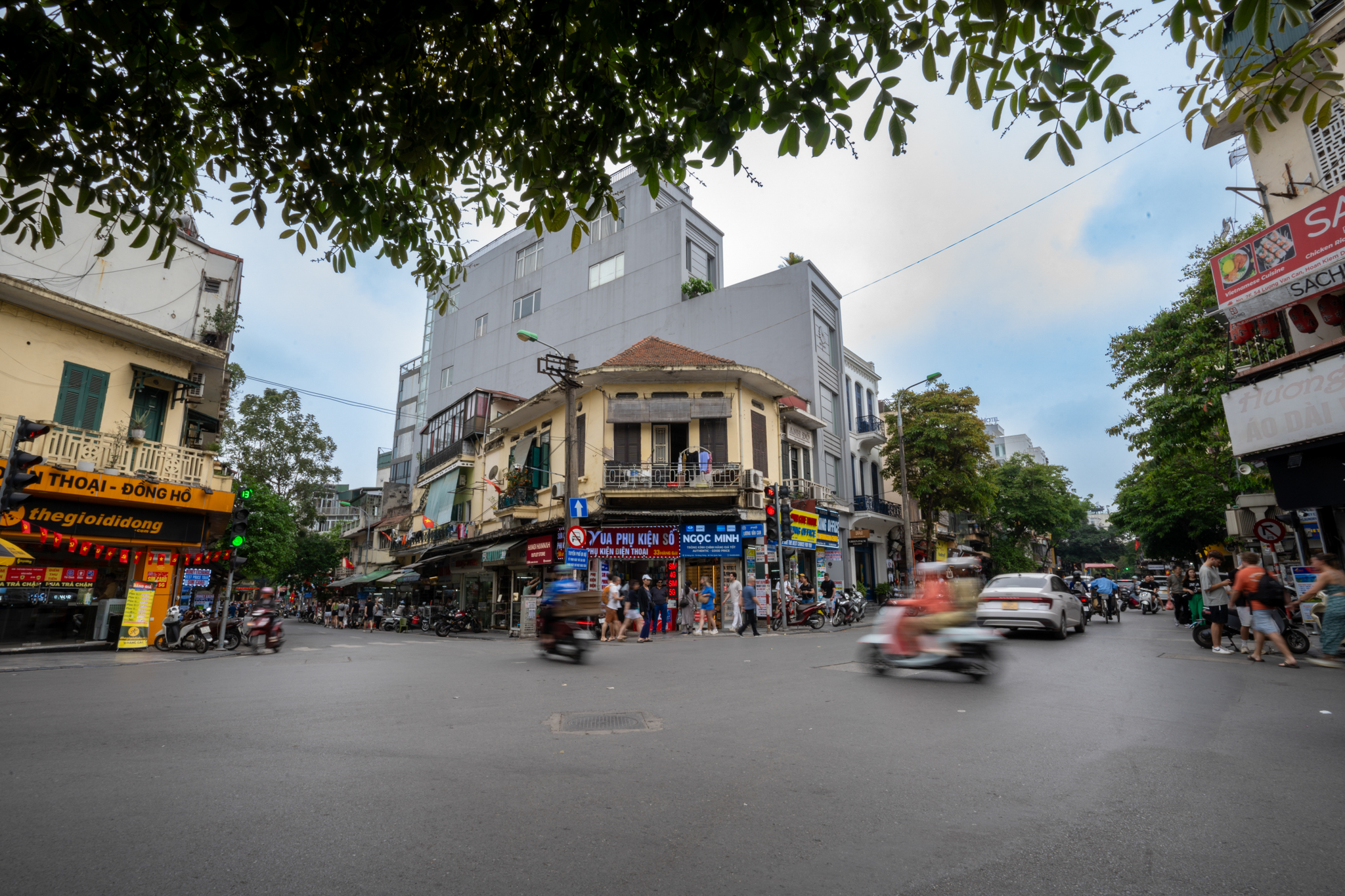 Diện mạo phường nhỏ nhất Việt Nam được sáp nhập với hàng chục phường khác, hình thành khu vực có giá đất đắt đỏ nhất Thủ Đô- Ảnh 5. Diện mạo phường nhỏ nhất Việt Nam được sáp nhập với hàng chục phường khác, hình thành khu vực có giá đất đắt đỏ nhất Thủ Đô- Ảnh 5.