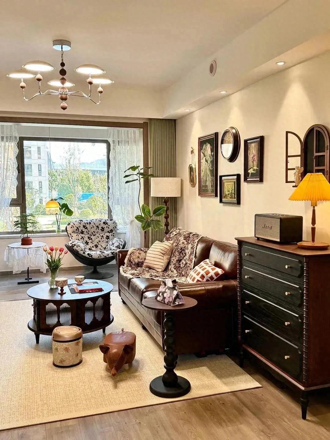 Ngỡ đâu studio nghệ thuật, hóa ra là căn hộ của nữ thiết kế 38 tuổi: Ánh sáng tràn ngập, từng chi tiết đều đẹp- Ảnh 1. Ngỡ đâu studio nghệ thuật, hóa ra là căn hộ của nữ thiết kế 38 tuổi: Ánh sáng tràn ngập, từng chi tiết đều đẹp- Ảnh 1.