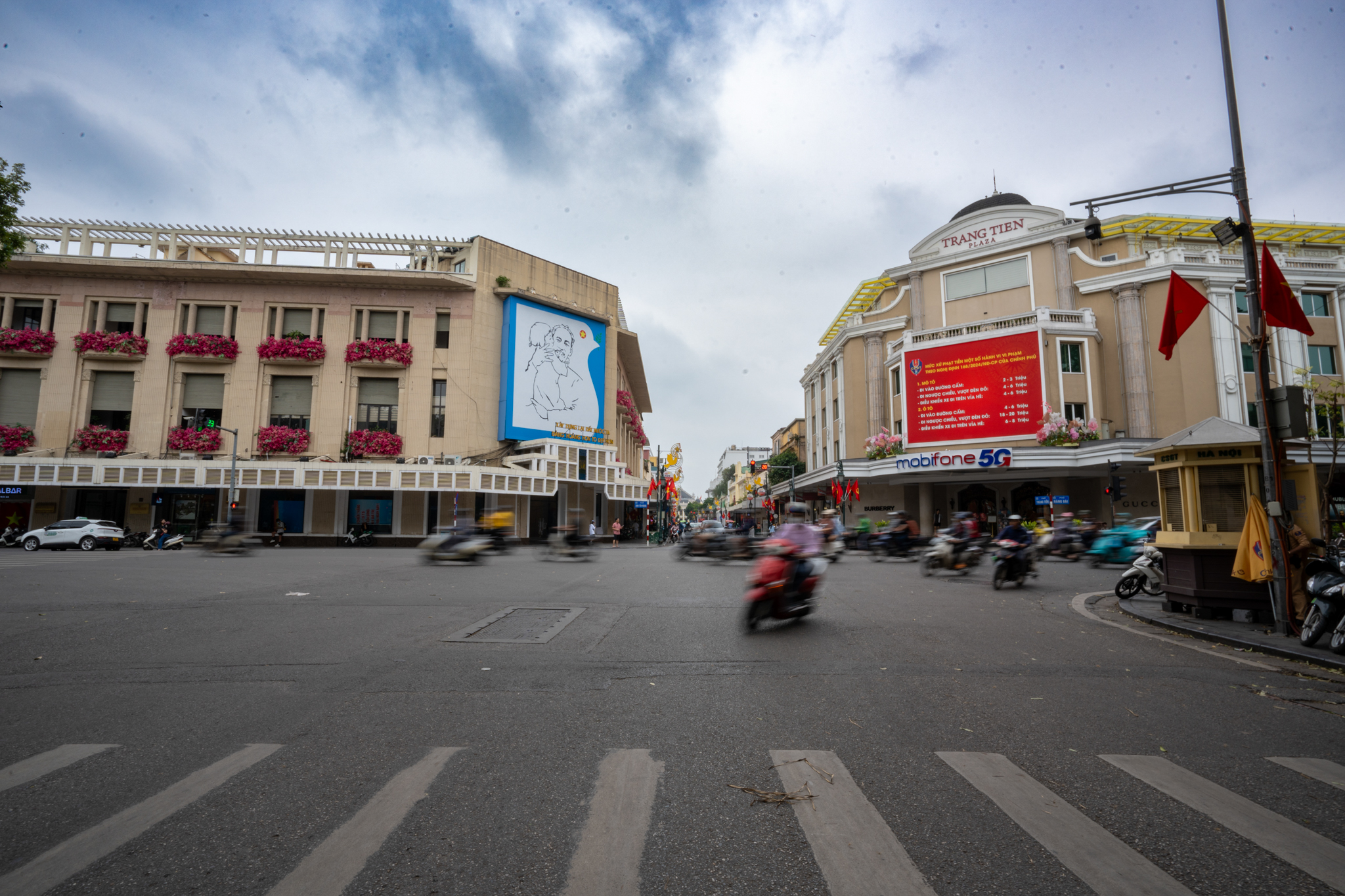 Diện mạo phường nhỏ nhất Việt Nam được sáp nhập với hàng chục phường khác, hình thành khu vực có giá đất đắt đỏ nhất Thủ Đô- Ảnh 9. Diện mạo phường nhỏ nhất Việt Nam được sáp nhập với hàng chục phường khác, hình thành khu vực có giá đất đắt đỏ nhất Thủ Đô- Ảnh 9.