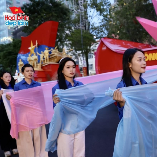 Nữ sinh ĐH Tôn Đức Thắng được tuyển chọn gắt gao để tham gia khối xe Nghi trượng tại Đại lễ 30/4- Ảnh 6. Nữ sinh ĐH Tôn Đức Thắng được tuyển chọn gắt gao để tham gia khối xe Nghi trượng tại Đại lễ 30/4- Ảnh 6.
