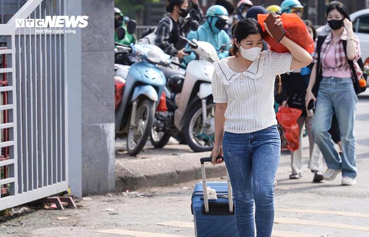 Dự báo thời tiết ngày 4/5: Hà Nội nắng rát, TP.HCM mưa dông- Ảnh 1. Dự báo thời tiết ngày 4/5: Hà Nội nắng rát, TP.HCM mưa dông- Ảnh 1.