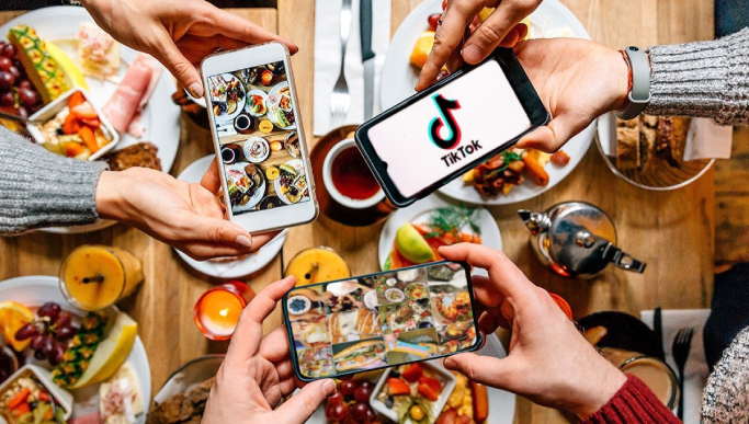 Những người trẻ vỡ mộng làm food blogger, reviewer- Ảnh 1. Những người trẻ vỡ mộng làm food blogger, reviewer- Ảnh 1.