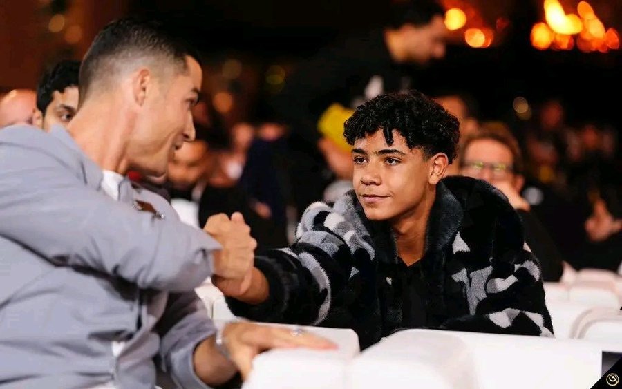 Ngỡ ngàng với diện mạo tuổi 14 của con trai Ronaldo- Ảnh 3. Ngỡ ngàng với diện mạo tuổi 14 của con trai Ronaldo- Ảnh 3.