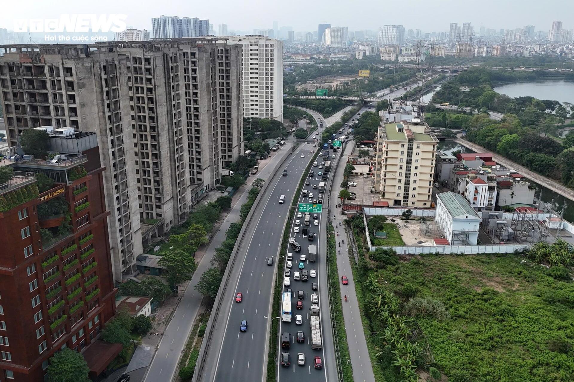 Người dân quay lại Hà Nội sớm, cao tốc Pháp Vân - Cầu Giẽ ùn ứ hơn 5km- Ảnh 2. Người dân quay lại Hà Nội sớm, cao tốc Pháp Vân - Cầu Giẽ ùn ứ hơn 5km- Ảnh 2.