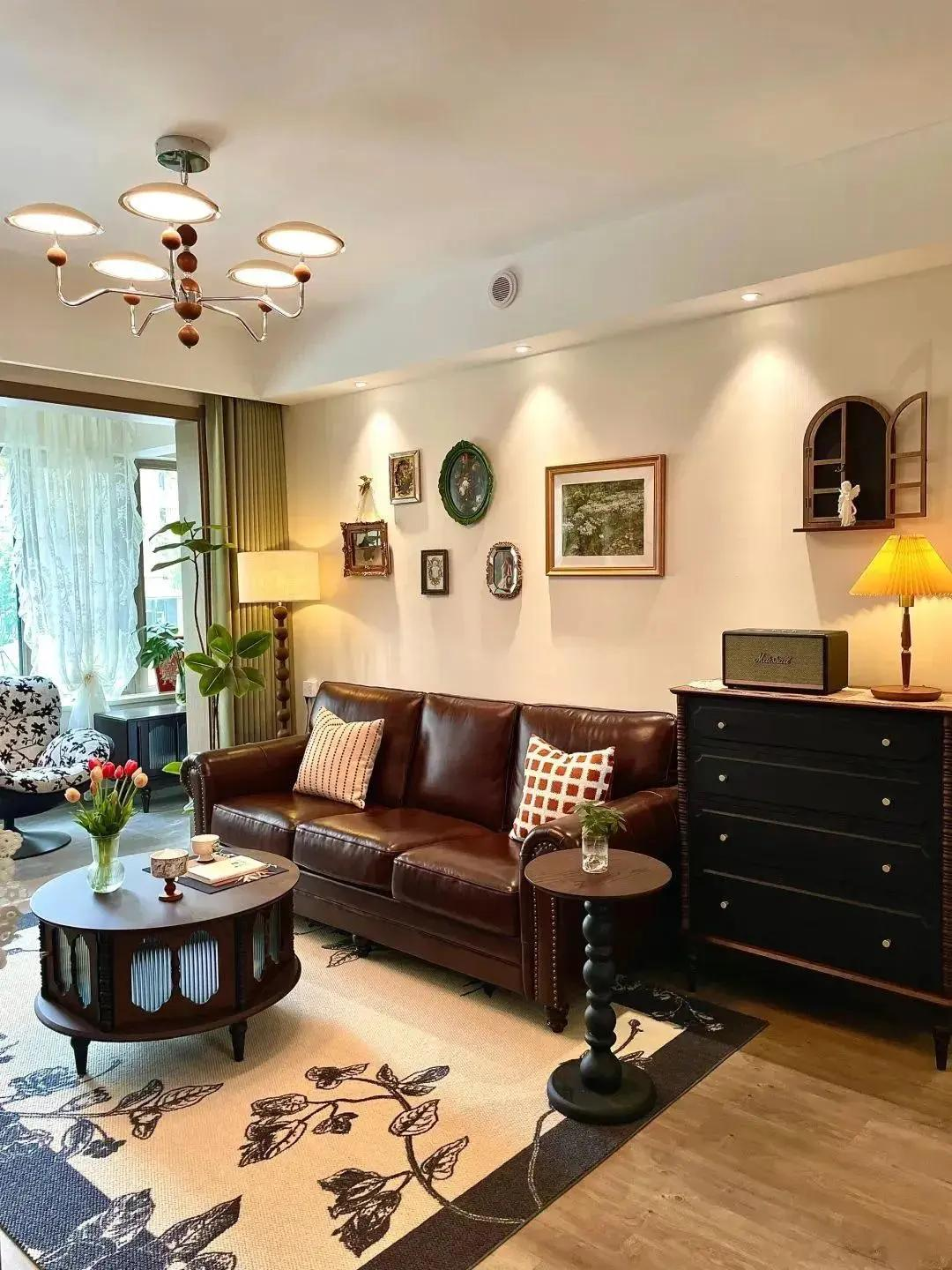 Ngỡ đâu studio nghệ thuật, hóa ra là căn hộ của nữ thiết kế 38 tuổi: Ánh sáng tràn ngập, từng chi tiết đều đẹp- Ảnh 4. Ngỡ đâu studio nghệ thuật, hóa ra là căn hộ của nữ thiết kế 38 tuổi: Ánh sáng tràn ngập, từng chi tiết đều đẹp- Ảnh 4.