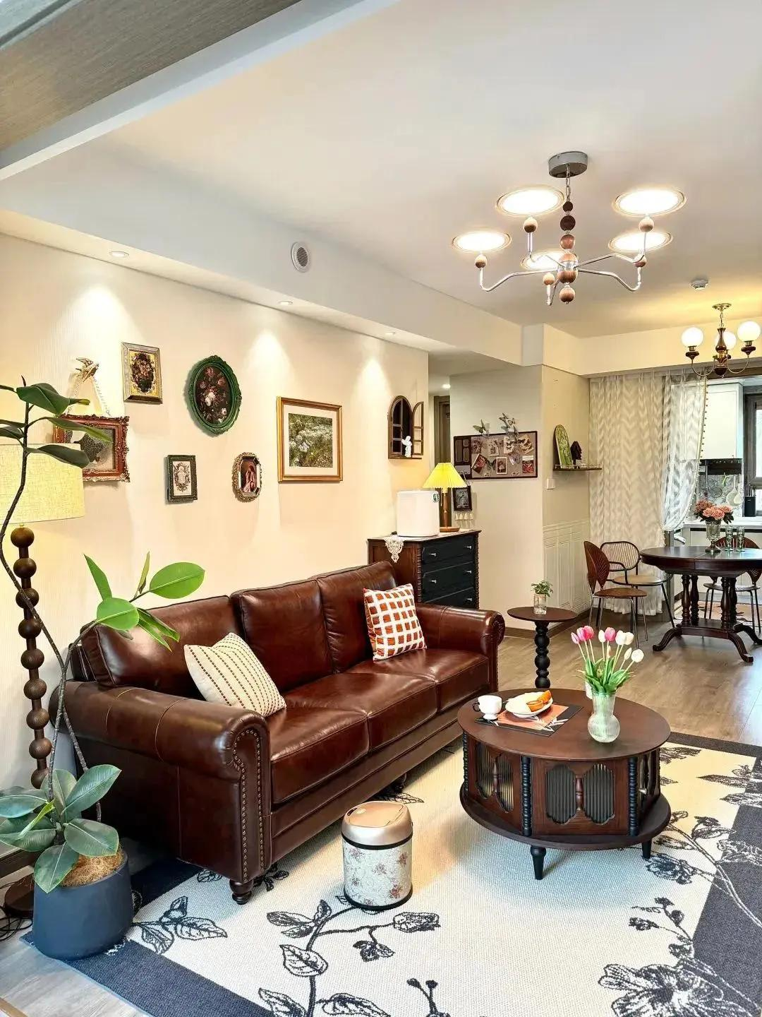 Ngỡ đâu studio nghệ thuật, hóa ra là căn hộ của nữ thiết kế 38 tuổi: Ánh sáng tràn ngập, từng chi tiết đều đẹp- Ảnh 3. Ngỡ đâu studio nghệ thuật, hóa ra là căn hộ của nữ thiết kế 38 tuổi: Ánh sáng tràn ngập, từng chi tiết đều đẹp- Ảnh 3.