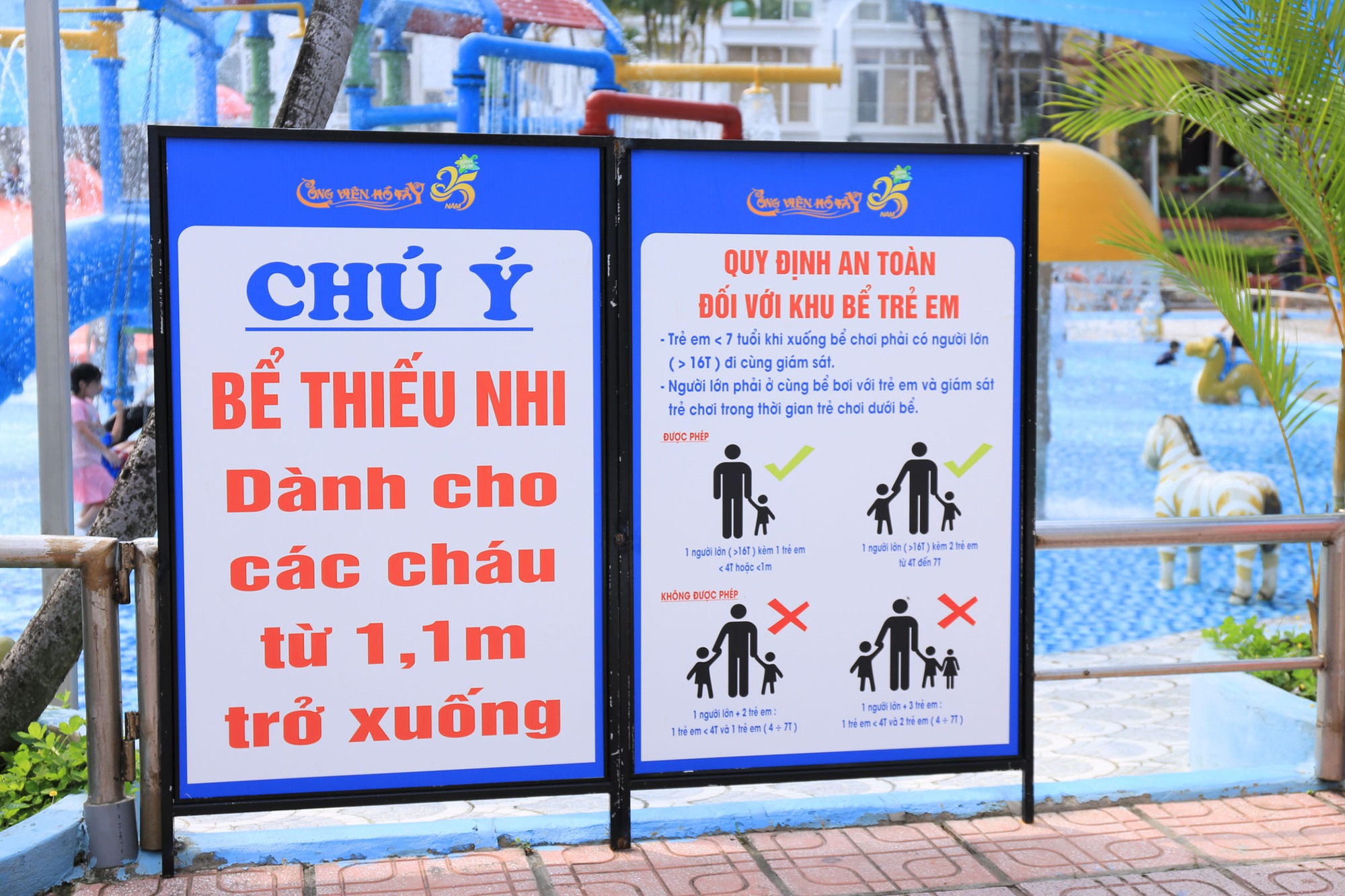 Hà Nội nắng nóng 34 độ C, hàng nghìn người đến công viên nước giải nhiệt trong ngày nghỉ lễ- Ảnh 17. Hà Nội nắng nóng 34 độ C, hàng nghìn người đến công viên nước giải nhiệt trong ngày nghỉ lễ- Ảnh 17.