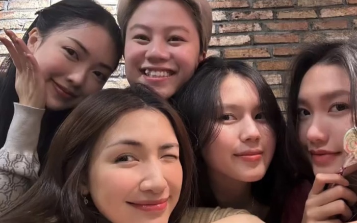 Hoà Minzy xinh đẹp tụ tập cùng hội bạn thân làng bóng đá, từng vay tiền Văn Hậu làm MV nay đã trả hết chưa?- Ảnh 3. Hoà Minzy xinh đẹp tụ tập cùng hội bạn thân làng bóng đá, từng vay tiền Văn Hậu làm MV nay đã trả hết chưa?- Ảnh 3.