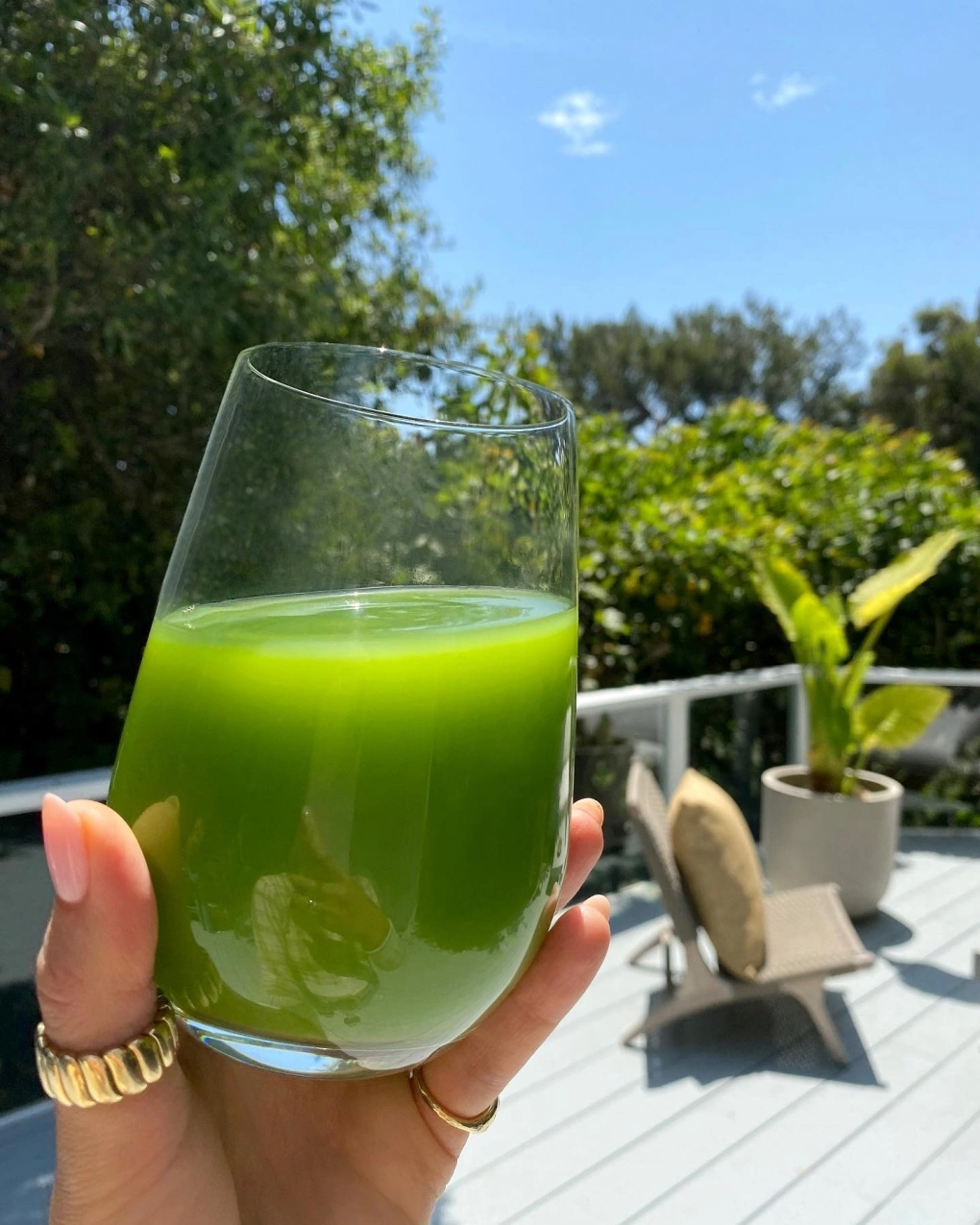 Gái 4 con Miranda Kerr tuổi 42 da mướt collagen nhờ mỗi sáng uống cả lít Gái 4 con Miranda Kerr tuổi 42 da mướt collagen nhờ mỗi sáng uống cả lít