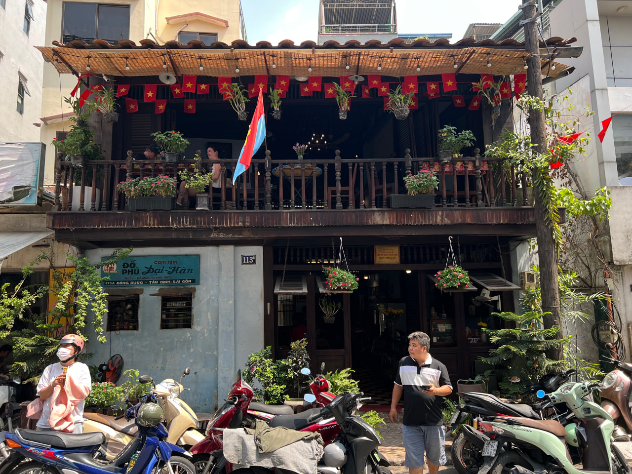 Người trẻ rủ nhau đi ăn phở, cơm tấm tại những nơi từng là Người trẻ rủ nhau đi ăn phở, cơm tấm tại những nơi từng là