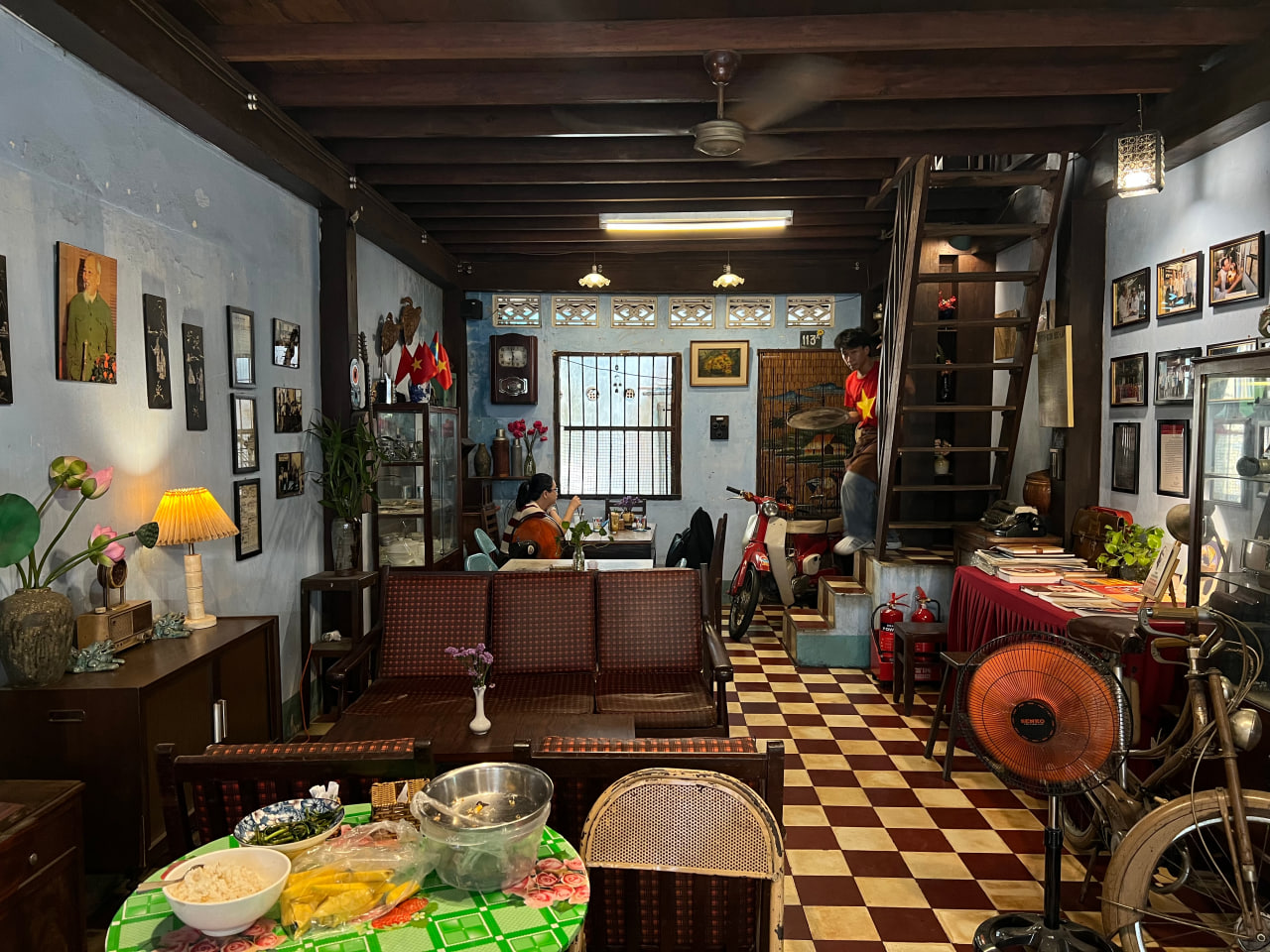 Người trẻ rủ nhau đi ăn phở, cơm tấm tại những nơi từng là Người trẻ rủ nhau đi ăn phở, cơm tấm tại những nơi từng là