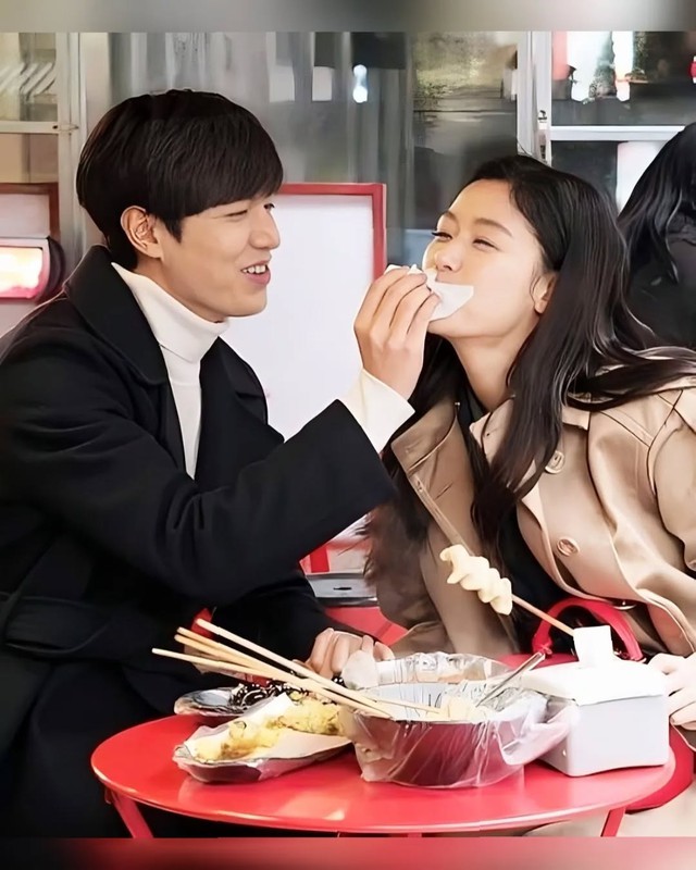 Mỹ nhân vượt mặt Song Hye Kyo nhận lương cao nhất Hàn Quốc 2025: Nhìn lại hành trình nhan sắc gần 30 năm mà sốc!- Ảnh 3. Mỹ nhân vượt mặt Song Hye Kyo nhận lương cao nhất Hàn Quốc 2025: Nhìn lại hành trình nhan sắc gần 30 năm mà sốc!- Ảnh 3.